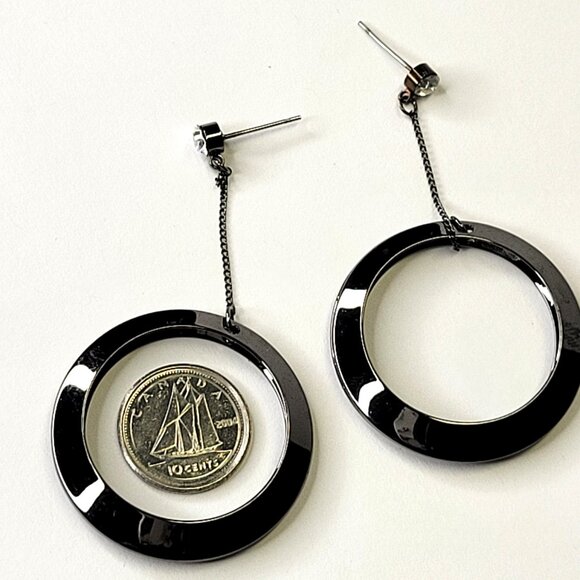 Black Dangle Earrings - Picture 4 of 7